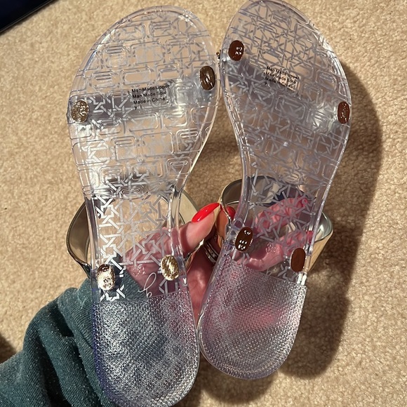 NWT JELLY SANDALS WITH SILVER AND RHINESTONE ACCENT SIZE 38 - Picture 4 of 5